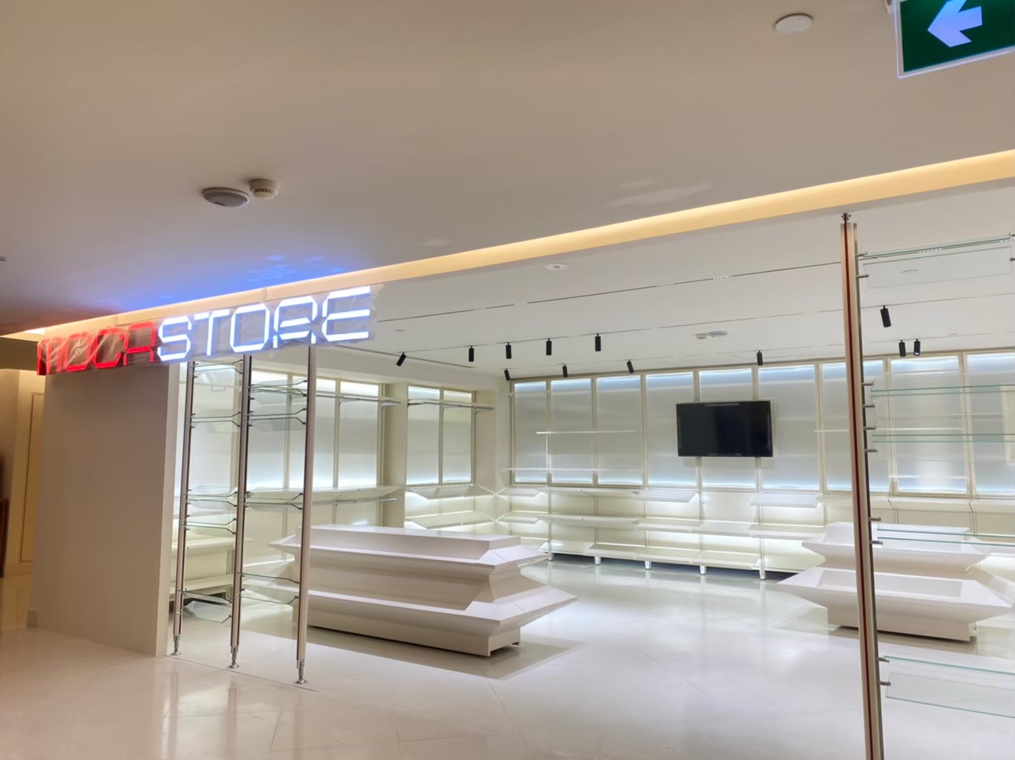 Interior Decooration : MOCA Store