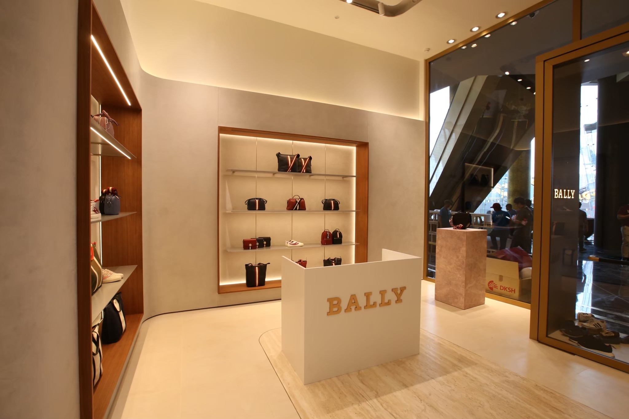 Interior Decooration : Bally